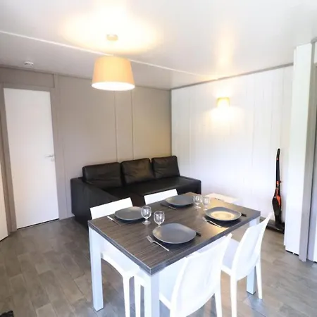 Chalet Moderne Au Bord De L'eau Avec Terrasse, Proche Activites Et Commerces - Fr-1-742-342 * Le Rouget