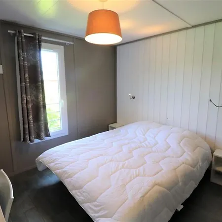 Chalet Moderne Au Bord De L'eau Avec Terrasse, Proche Activites Et Commerces - Fr-1-742-342
