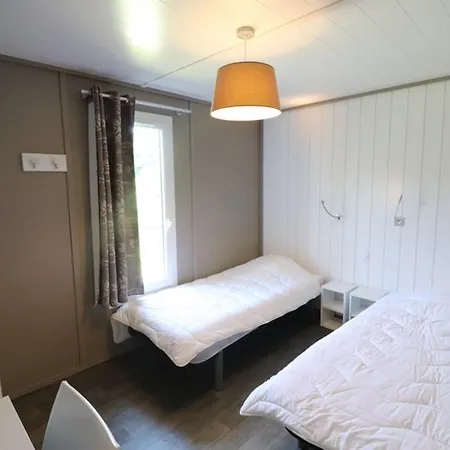 Chalet Moderne Au Bord De L'eau Avec Terrasse, Proche Activites Et Commerces - Fr-1-742-342